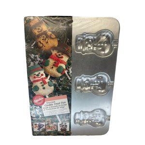 Wilton Snowman Cookie‎ Treat Pan w baking/decorating instructions  Sealed